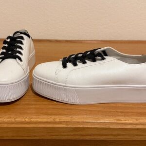 Steve Madden Felecia White Platform Sneaker (NWOB)